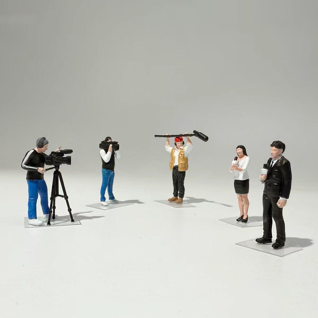 1/64 Scale Reporter and Cameraman Figure Set - Reporter Toys for Kids
